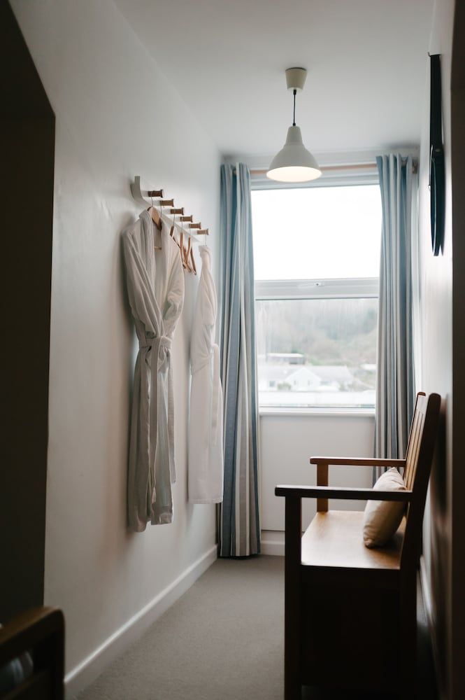 Portreath Arms Double Room, Shared Bathroom 3