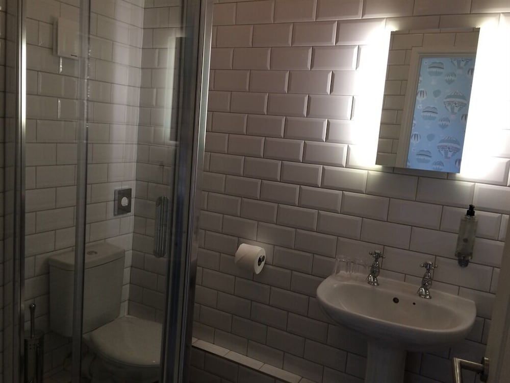 Portreath Arms Twin Room, Ensuite 4