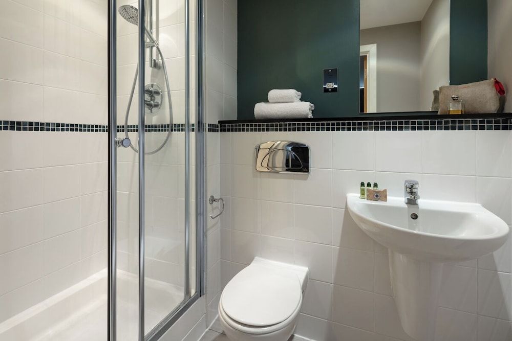 undefined Marlin Apartments Commercial Road - Limehouse 6