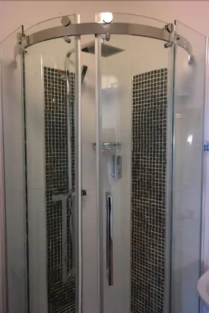 Acorn Guest House Twin Room 3