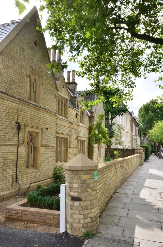 undefined Arch hotel 3