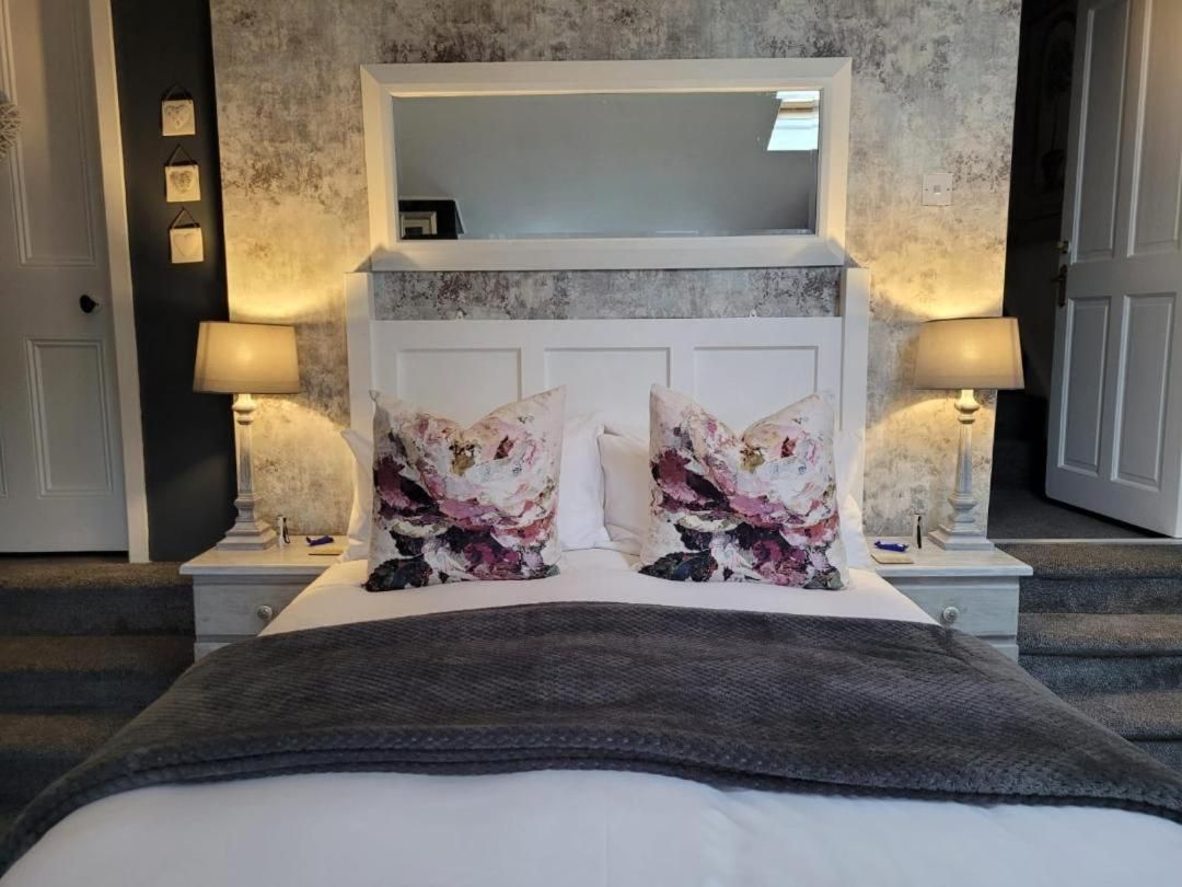 The Bridges B&B Double Room with En Suite Bathroom