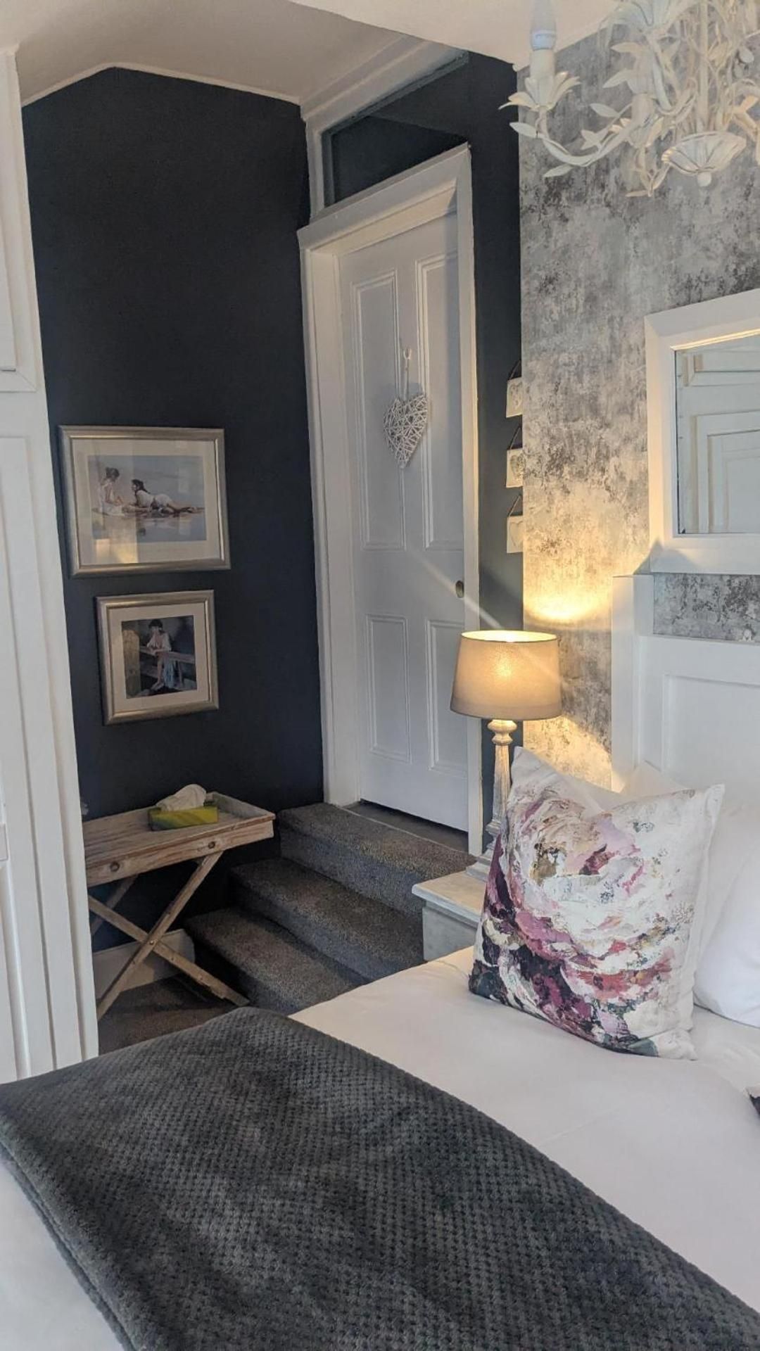 The Bridges B&B Double Room with En Suite Bathroom 3