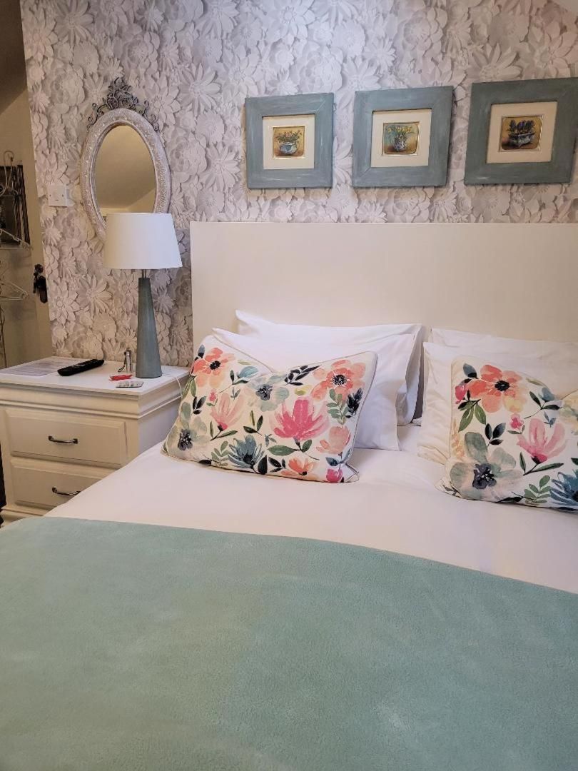 The Bridges B&B King Room with Separate Private Bathroom