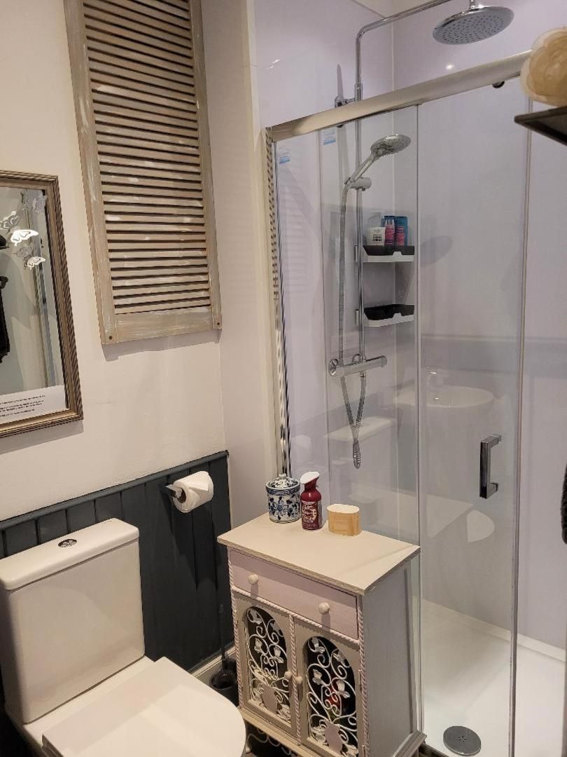 The Bridges B&B Double Room with En Suite Bathroom 2