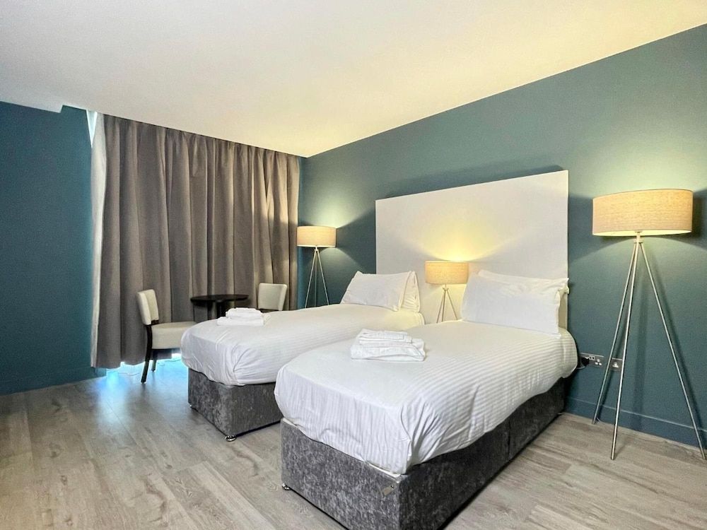 undefined Axiom Park Hotel