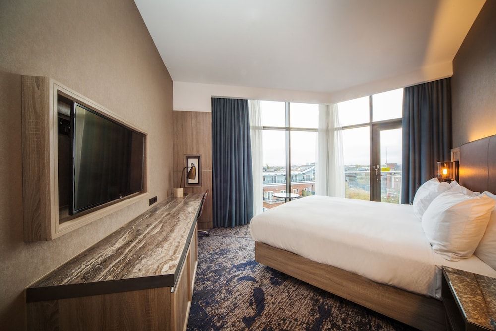 Room, 1 King Bed, Corner