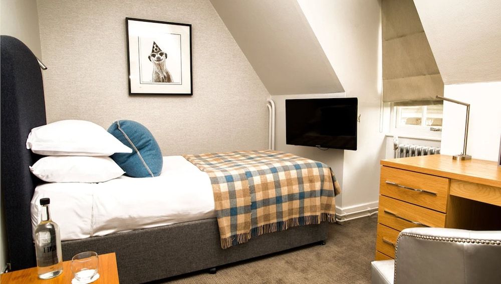 Barnett Hill - Luxury Hotel Cosy Single Room