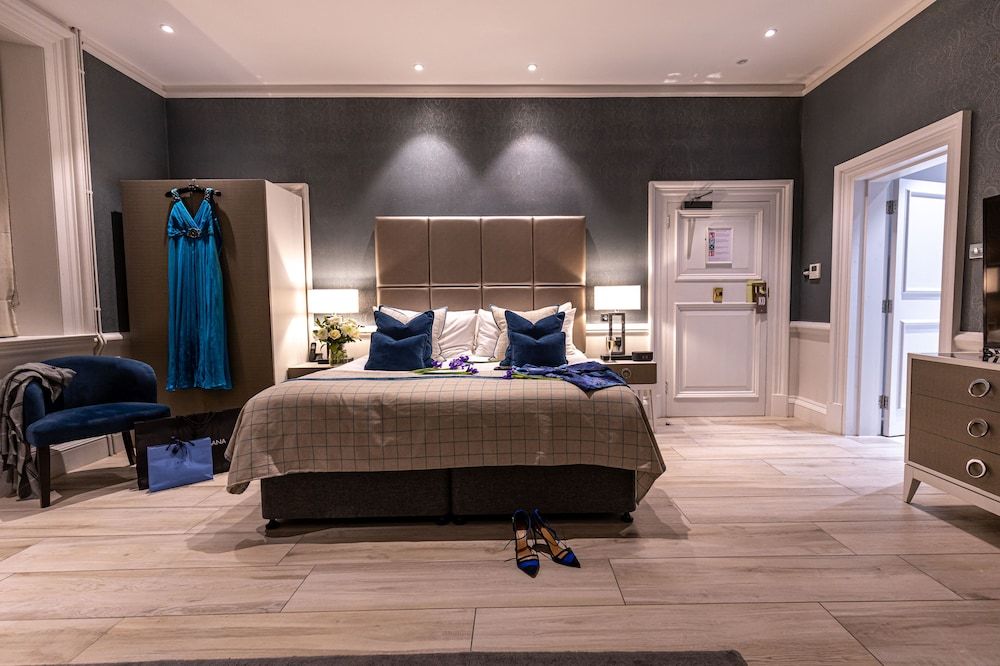 Barnett Hill - Luxury Hotel Deluxe Room 4