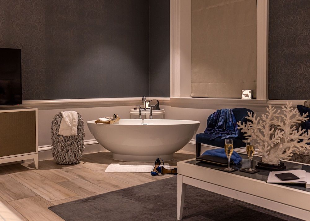 Barnett Hill - Luxury Hotel Deluxe Room 5