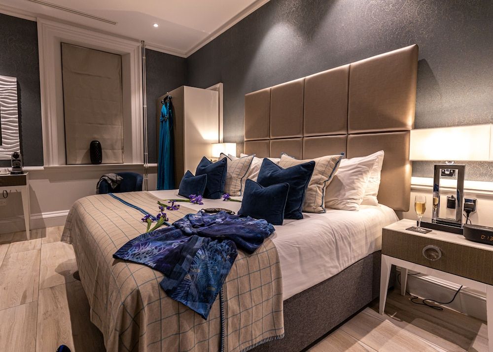 Barnett Hill - Luxury Hotel Deluxe Room 3