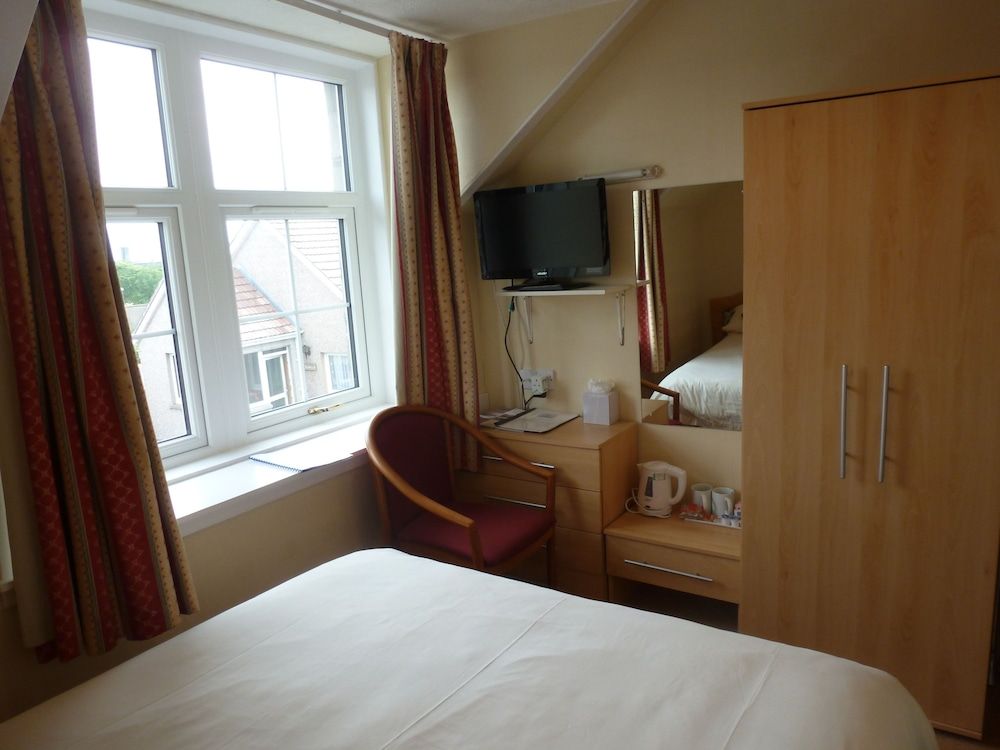 Castletown Hotel Classic Single Room 3
