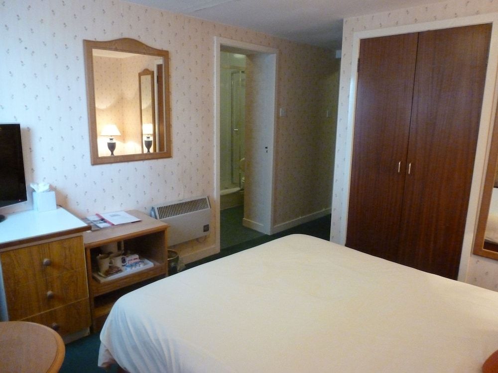 Castletown Hotel Classic Double Room Single Use (Single use) 4