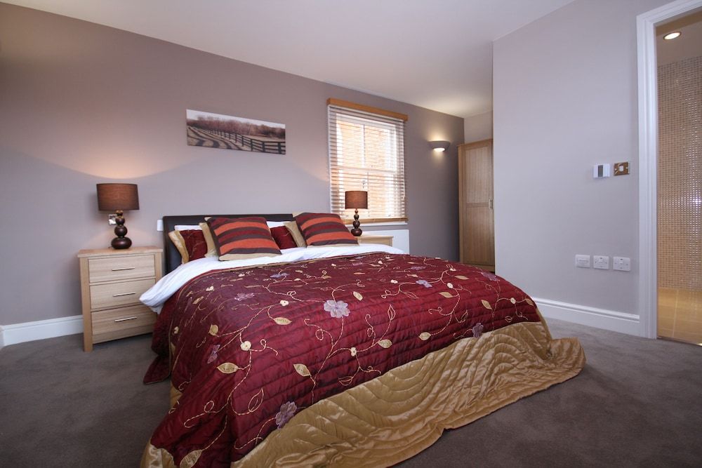 Apartment, 2 Bedrooms, 2 Bathrooms (Montague House RG40 1AU)