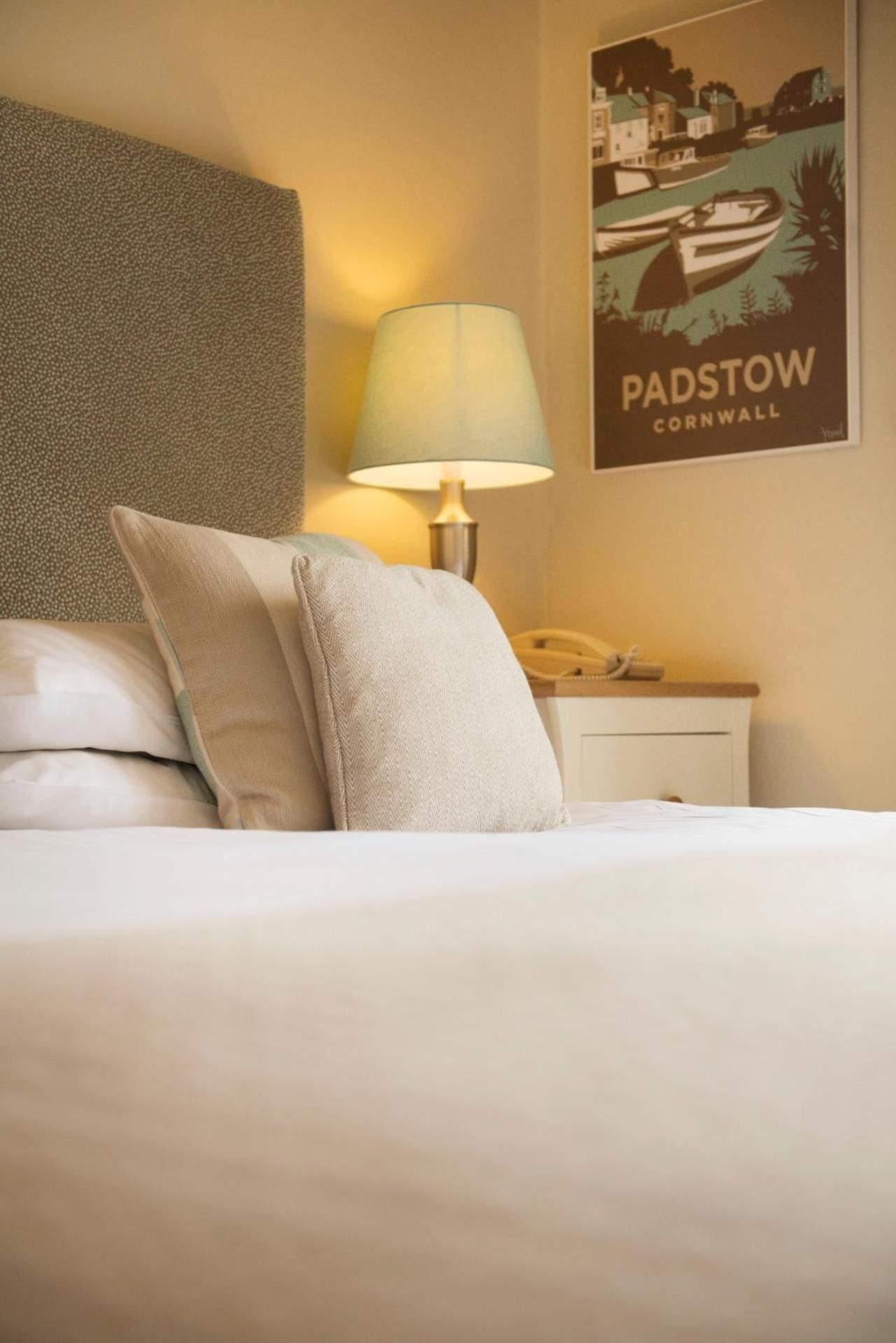 The Old Custom House Twin Room with Sea View 2