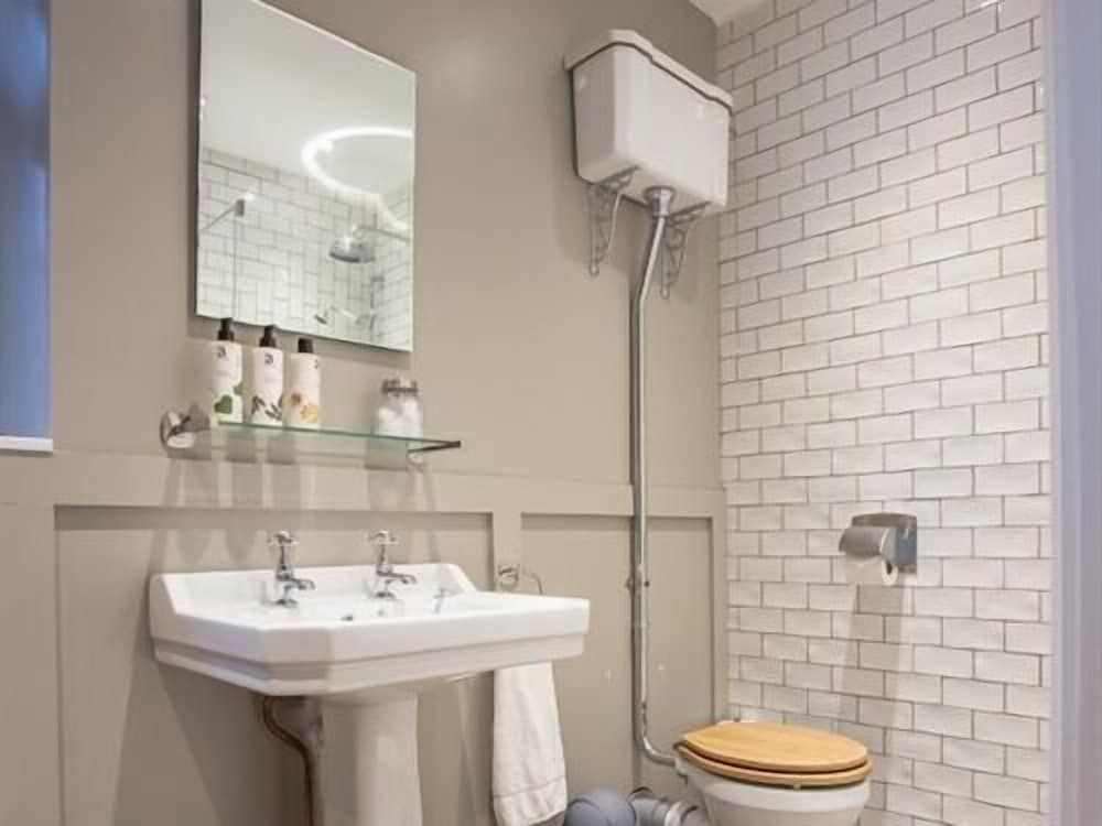 The Redan Superior Double Room, Ensuite (Super King) 4