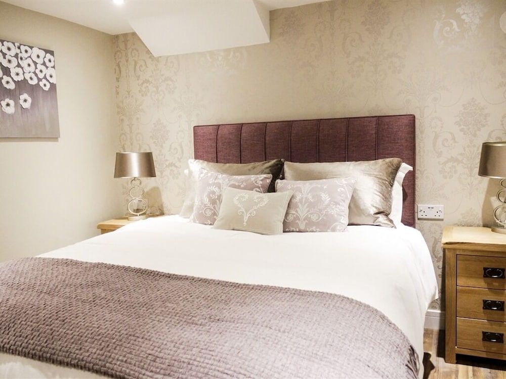 The White Lion Double Room, Ensuite (King) 5