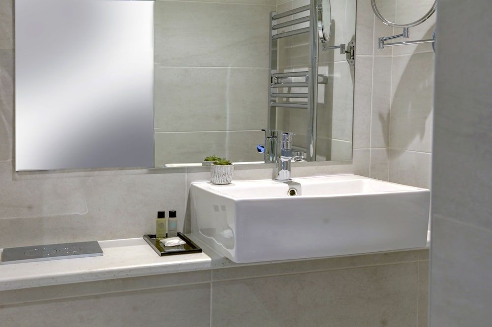 Trafford Hall Manchester, Trademark Collection by Wyndham Cottage 4