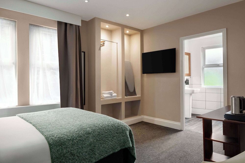 Trafford Hall Manchester, Trademark Collection by Wyndham Cottage 7