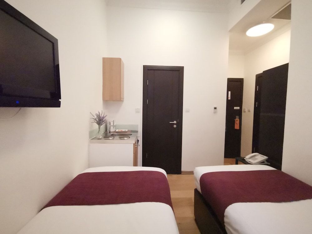 The Royale Chulan Hyde Park Standard Twin Room (Basement or Ground Floor) 7