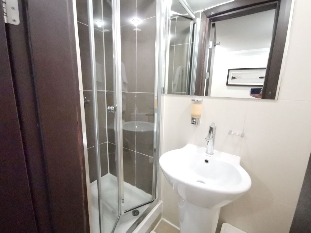 The Royale Chulan Hyde Park Standard Twin Room (Basement or Ground Floor) 11