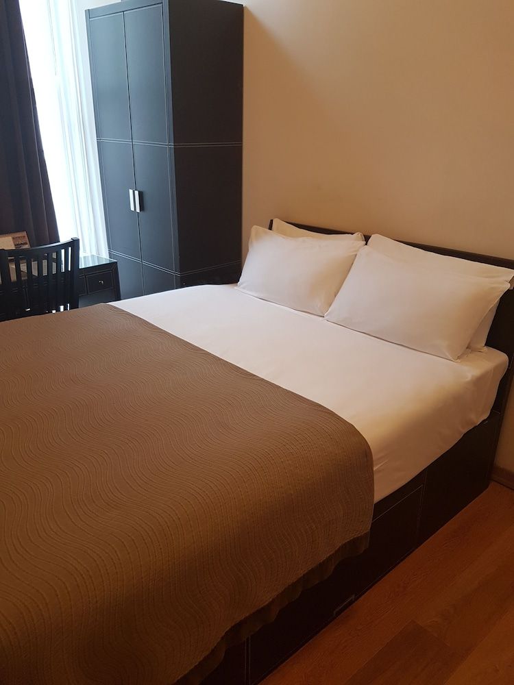 The Royale Chulan Hyde Park Standard Double Room 6