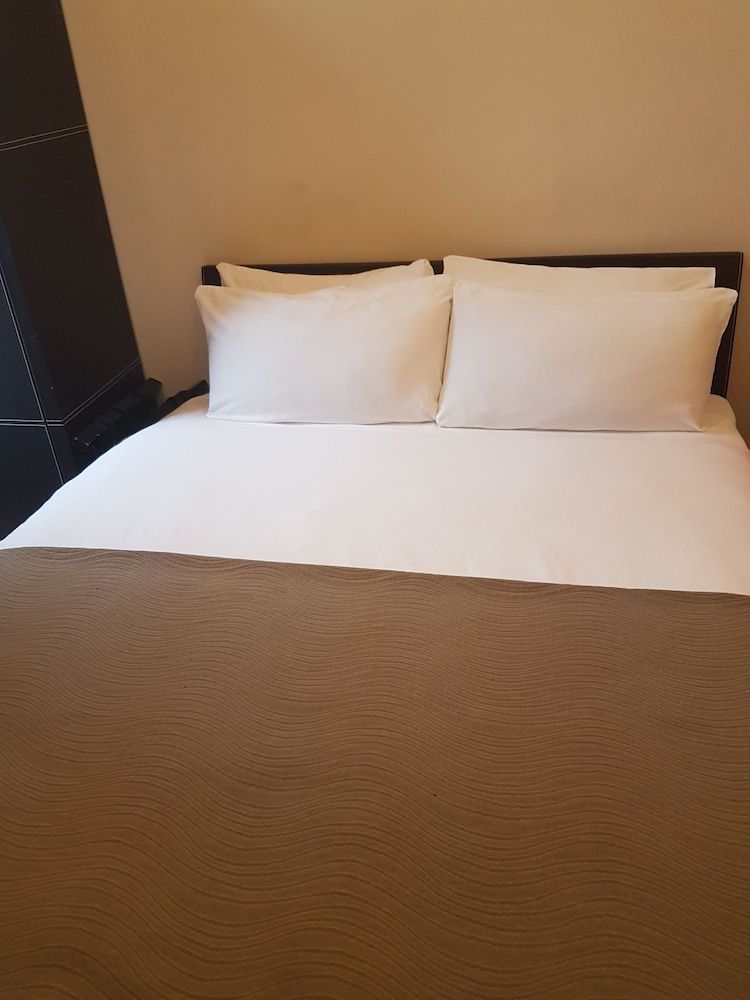 The Royale Chulan Hyde Park Standard Double Room 7