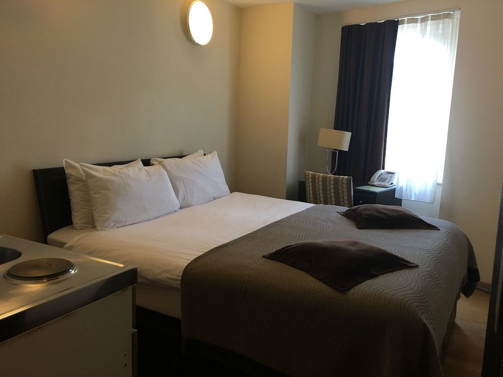 The Royale Chulan Hyde Park Standard Double Room 2