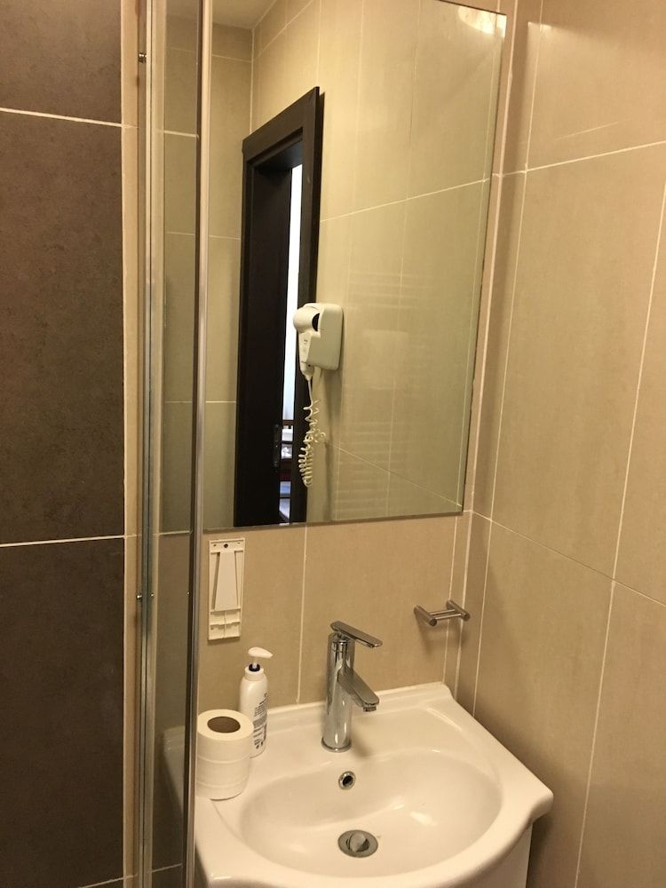 The Royale Chulan Hyde Park Standard Twin Room (Basement or Ground Floor) 10