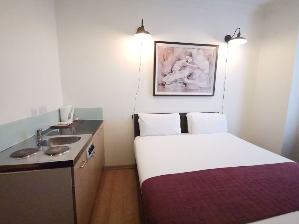 The Royale Chulan Hyde Park Standard Double Room 8