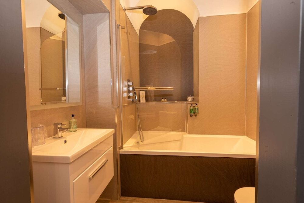 Court Residence Suite (Courtyard Apartment Suites) 6