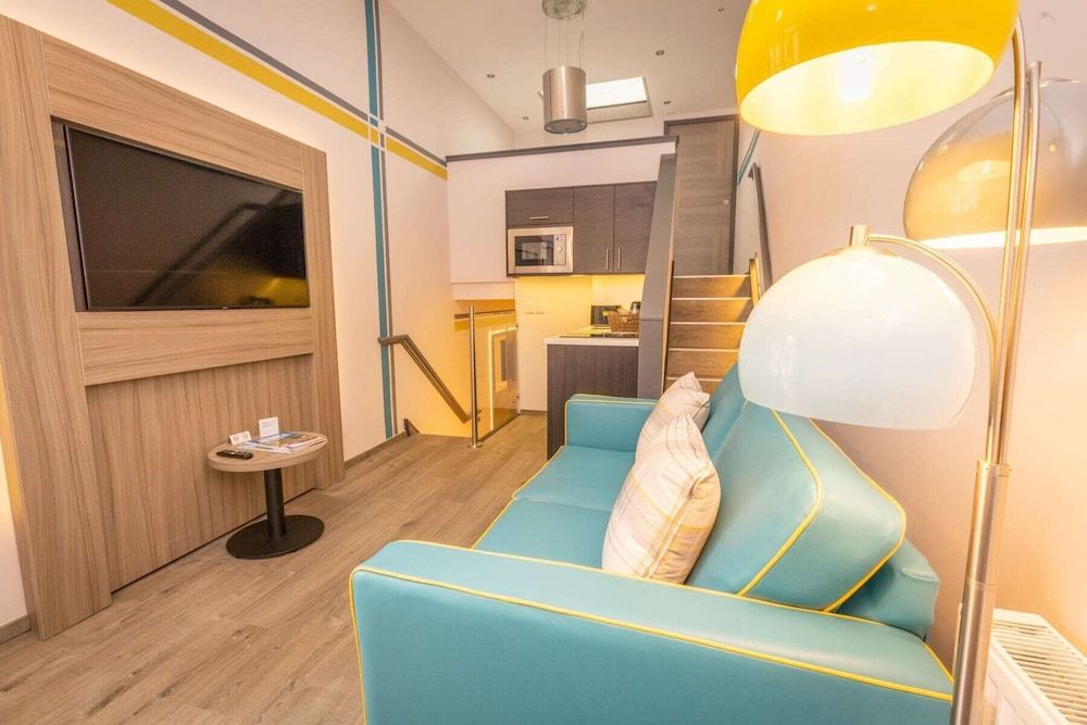 Court Residence Studio, Courtyard Area (Split Level, 2nd bed by arrangement) 6