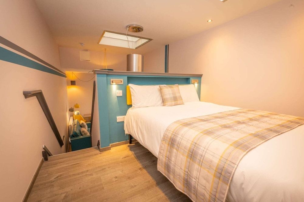 Court Residence Studio, Courtyard Area (Split Level, 2nd bed by arrangement) 9