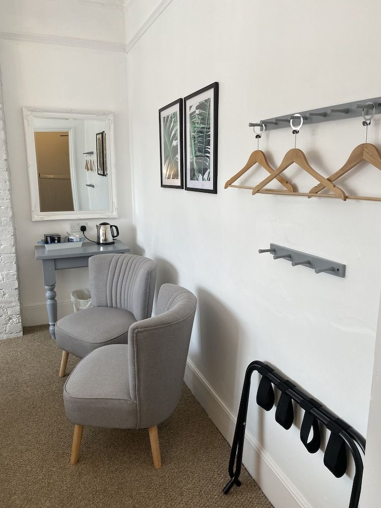 Castle Hotel Family Room (Room 4) 8