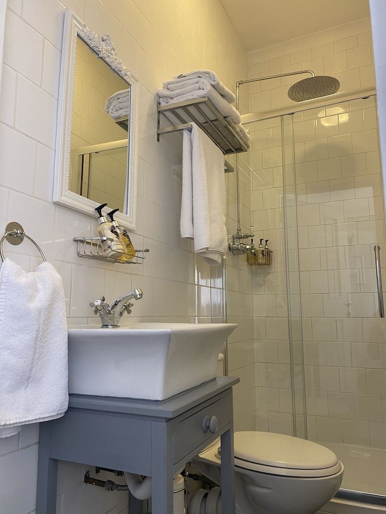 Castle Hotel Double Room (Room 3) 5