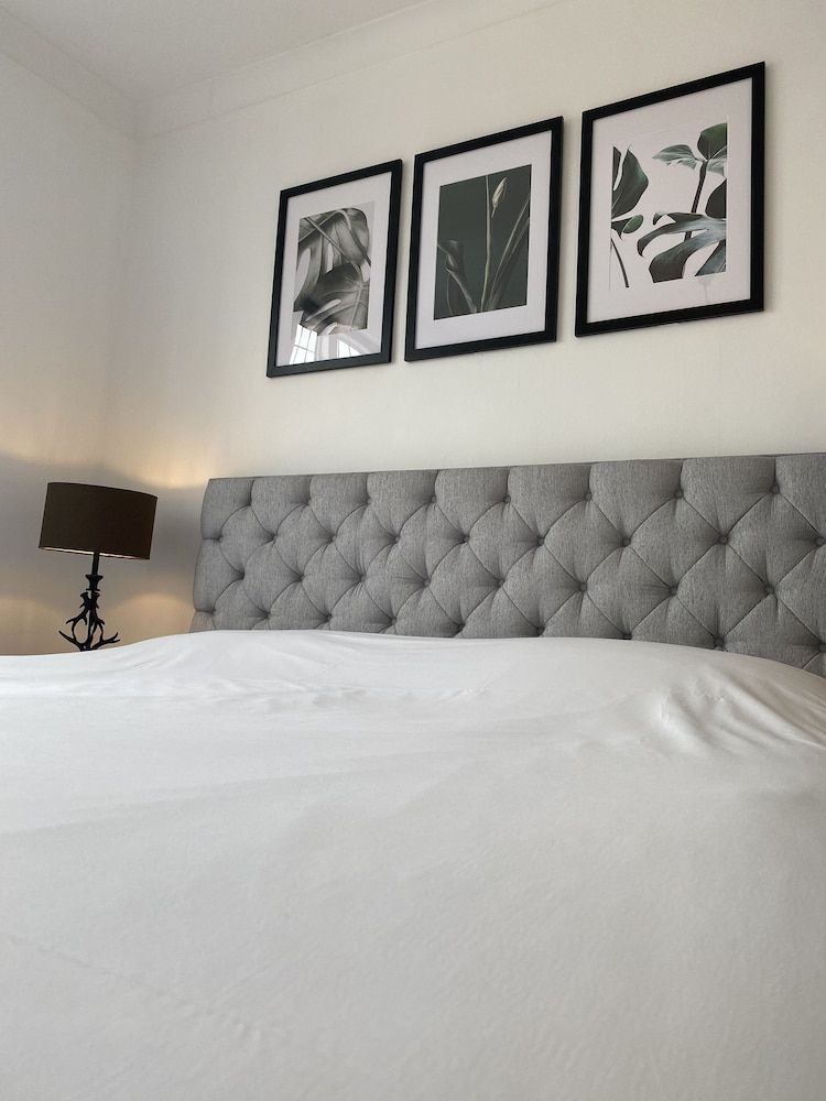 Castle Hotel Superior Double Room, Bathtub (Room 7) 2