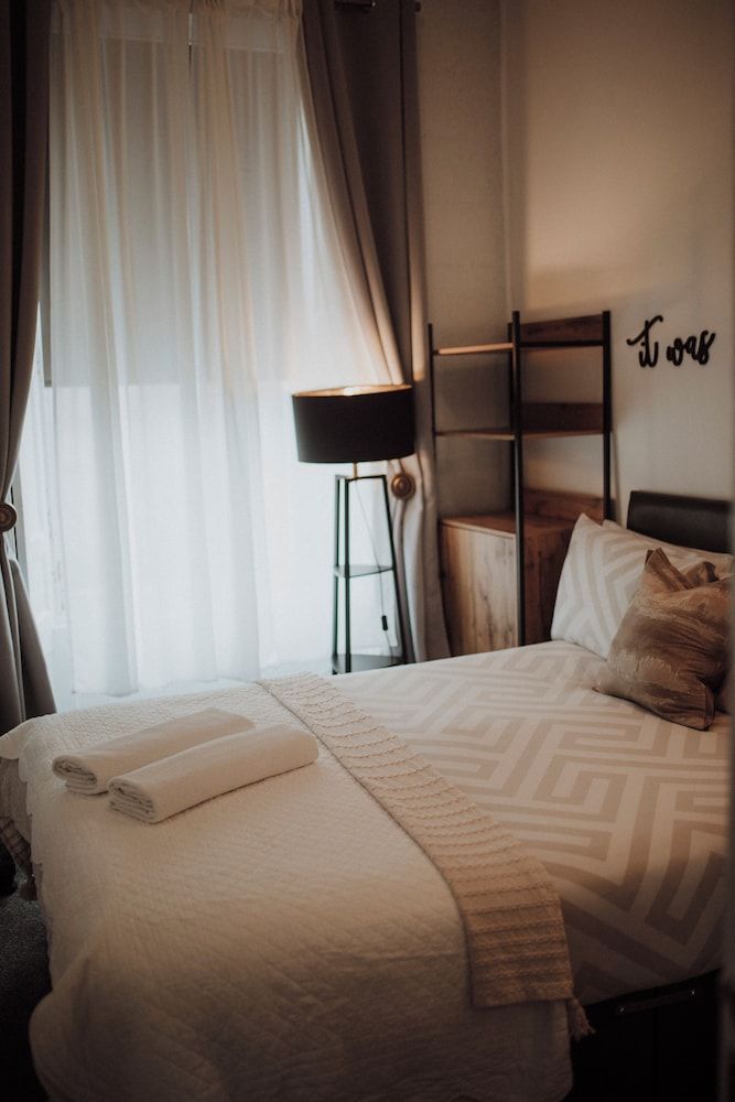 16 Pilrig Guest House Basic Double Room, Private Bathroom 2