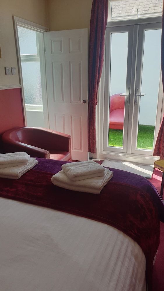 Superior Double Room, Ensuite (Room 2)