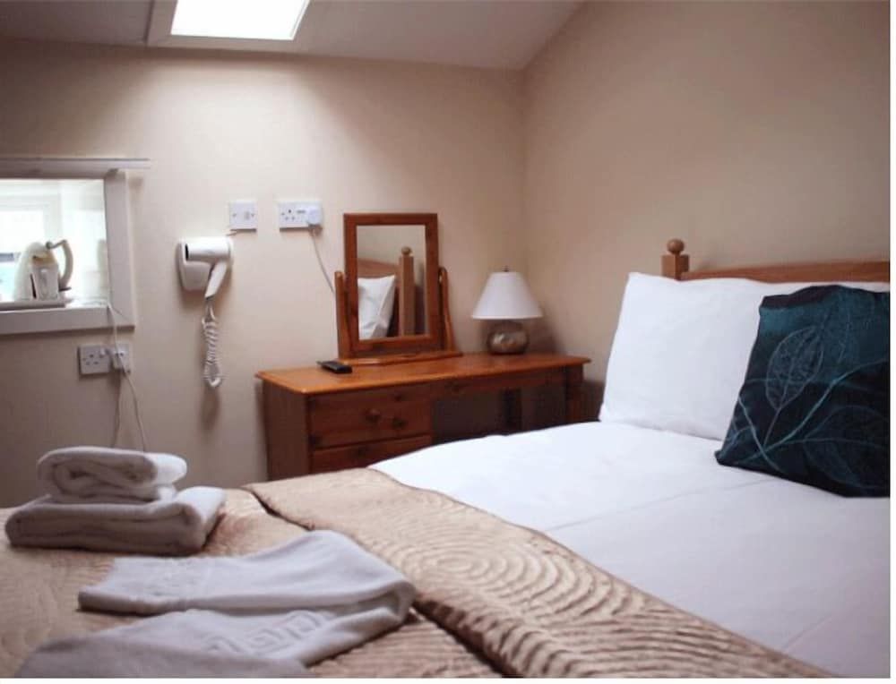 Loch Leven Hotel & Distillery Annexe Budget Double Room 2