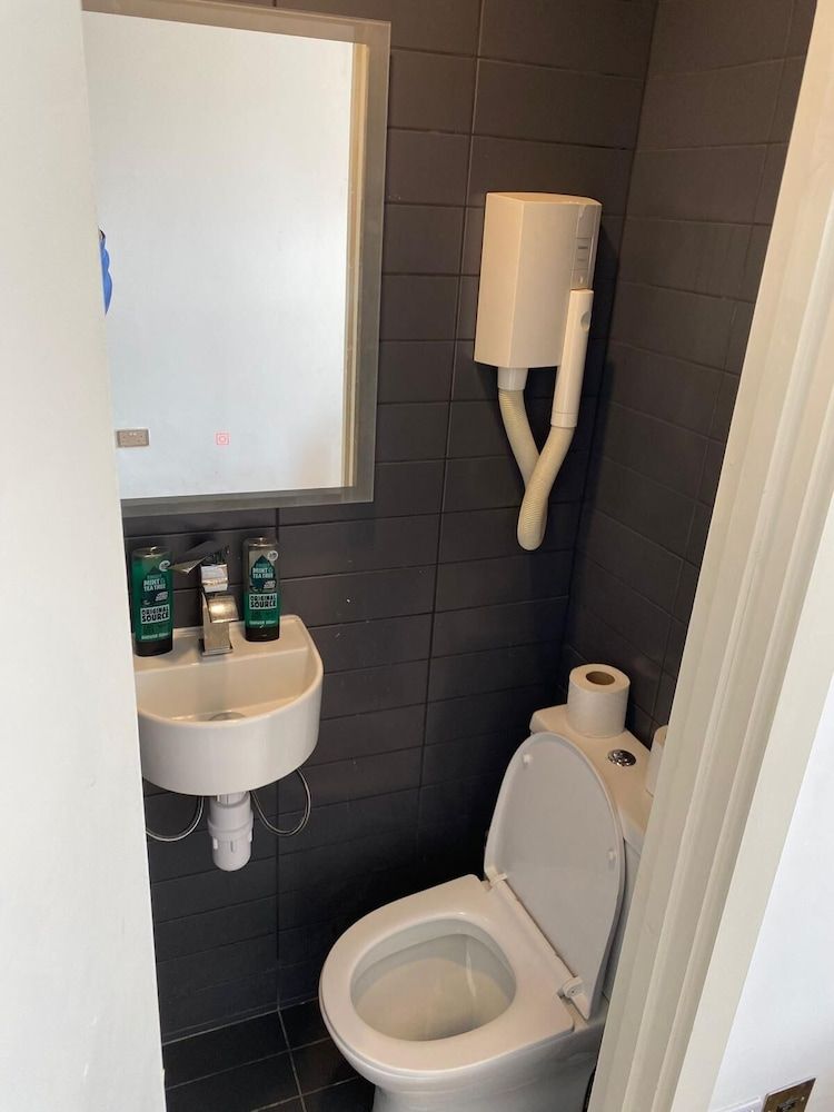 Exhibition Court Hotel 4 Triple Room 5