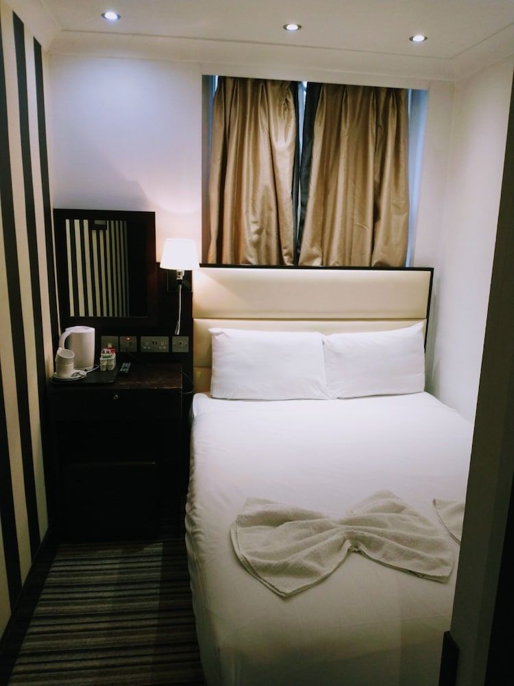 Edward Hotel Paddington Double Room 5