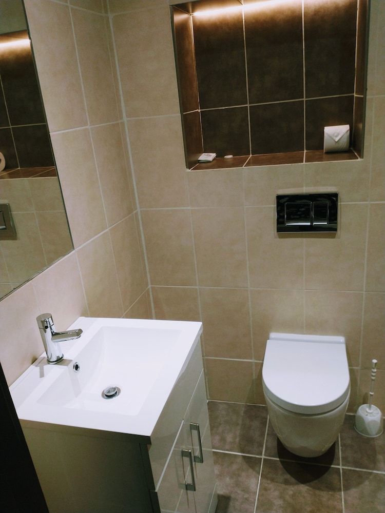 Edward Hotel Paddington Double Room 9