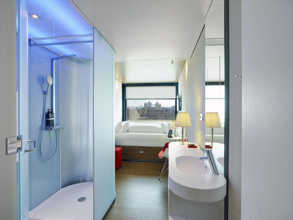 citizenM Tower of London Room, 1 King Bed 3