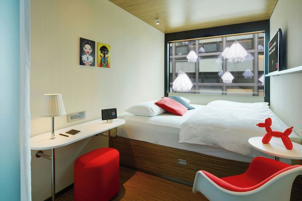 citizenM Tower of London Room, 1 King Bed