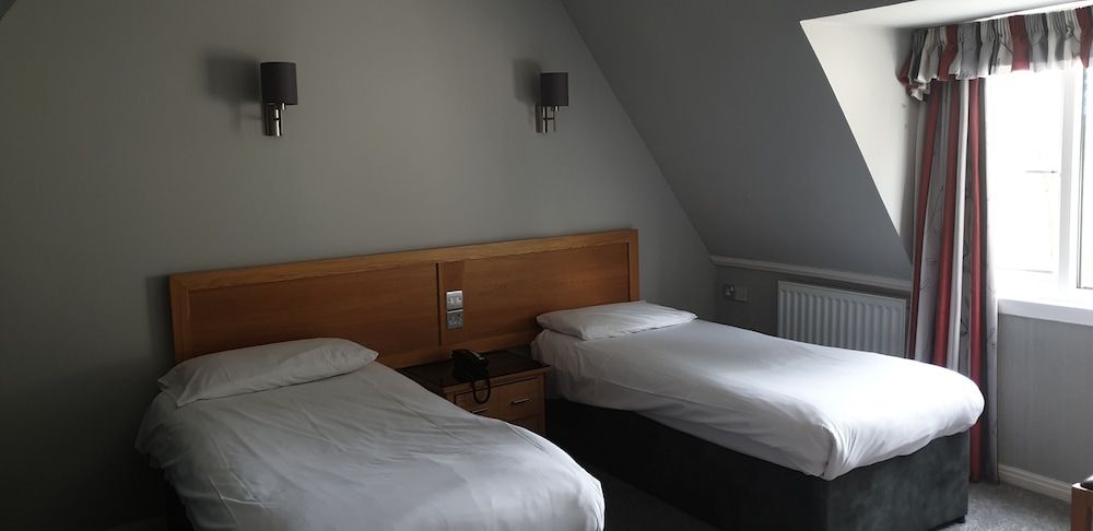 The Diplomat Hotel and Spa Classic Twin Room