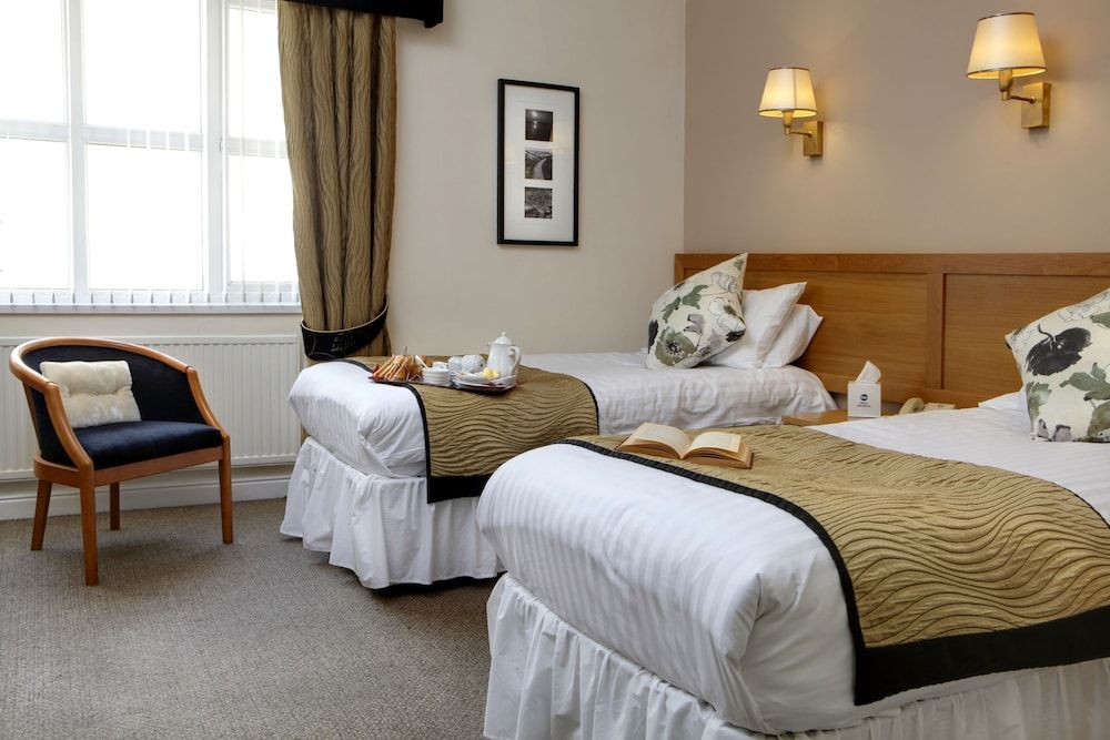 The Diplomat Hotel and Spa Classic Twin Room 2