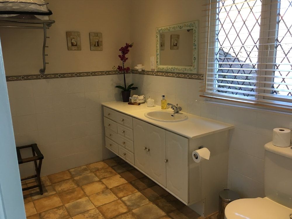 Trumbles Deluxe Double or Twin Room (Room 2) 4