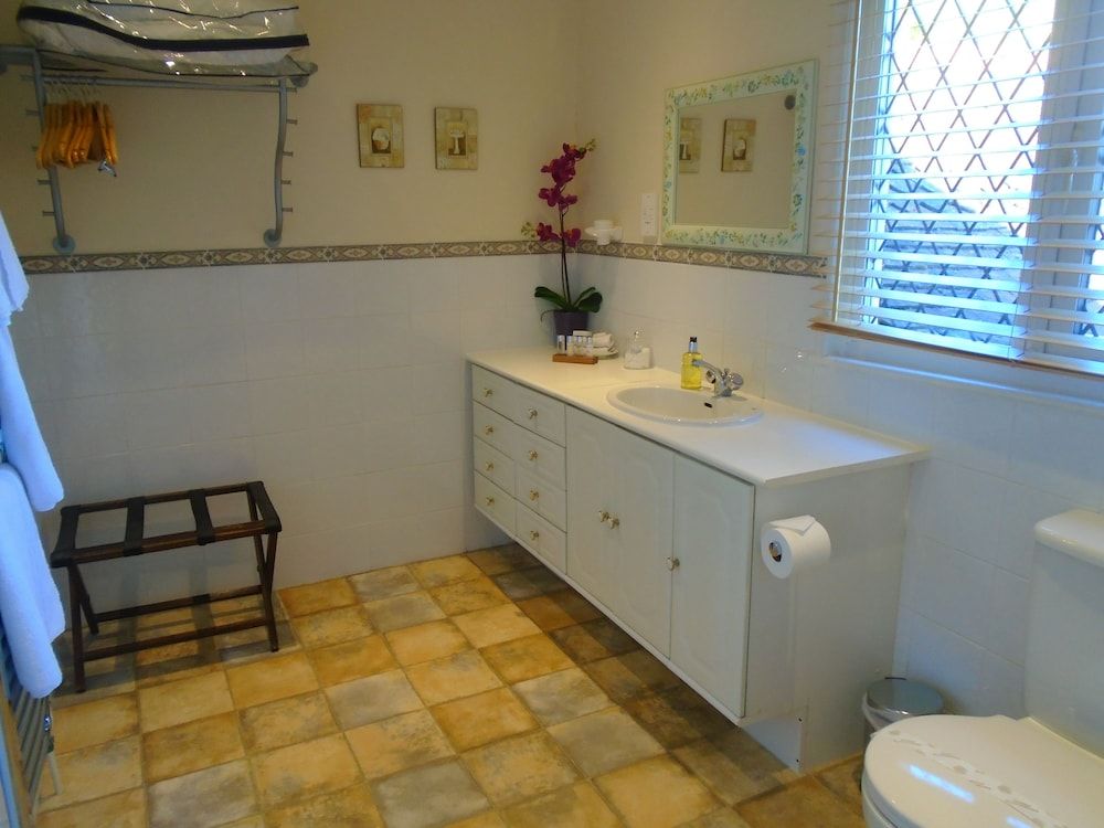 Trumbles Deluxe Double or Twin Room (Room 2) 3