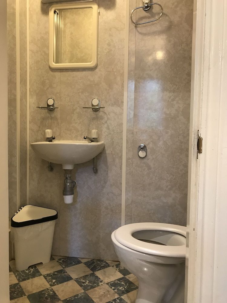 Springfield Hotel London Double Room 5