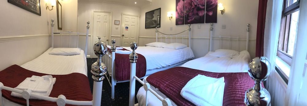 Springfield Hotel London Quadruple Room 7